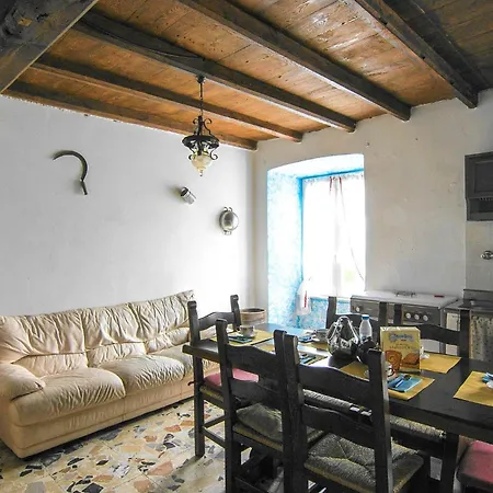 4 Bedroom Beautiful Home In Codivara 펜션 *